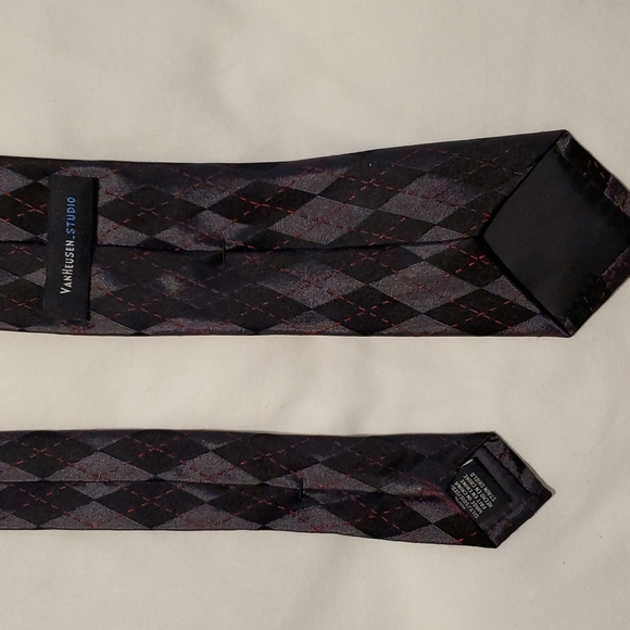 Men's Van Huesen black and Grey with red stitch pattern tie - Picture 3 of 5